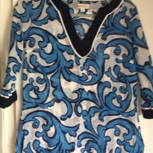 blue and white short tunic.